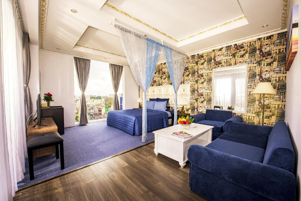 Golden Crown Hotel