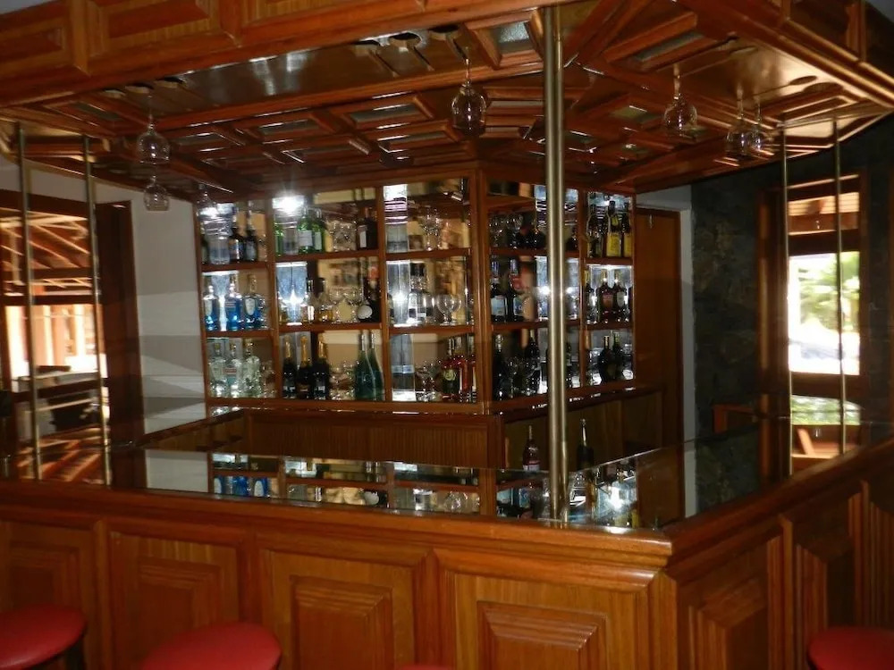 Paradise Inn Hotel e Lazer