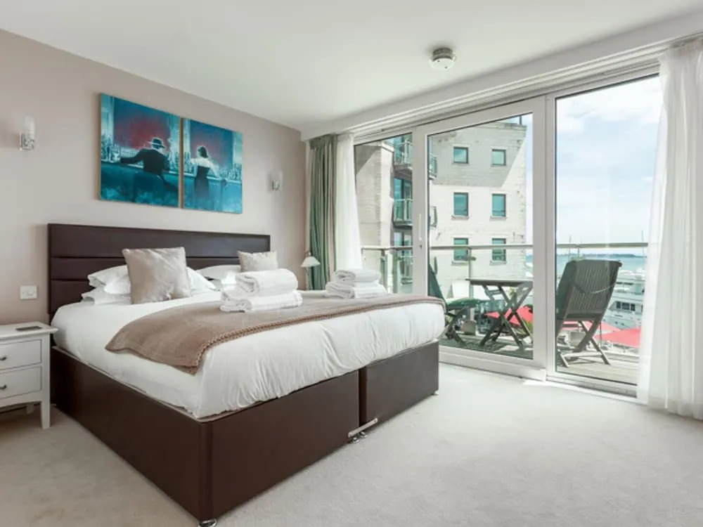 Panorama - 180-Degree Harbour Views