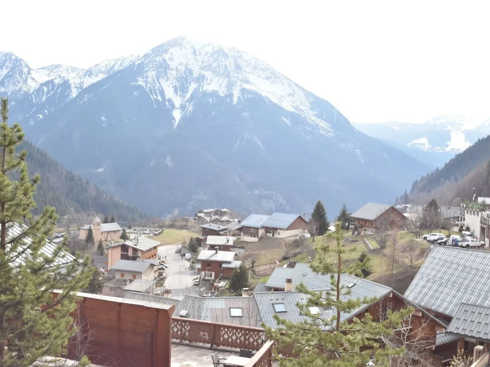 Beautiful Chalet in the Nice Village Centre, on the South