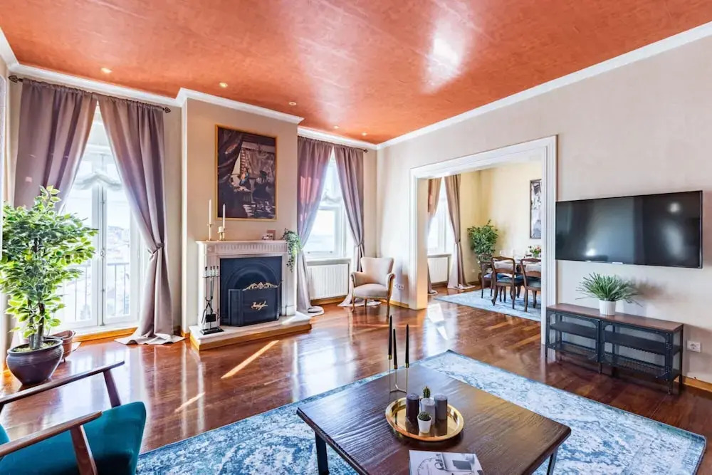 Flat With Balcony and Bosphorus View in Beyoglu