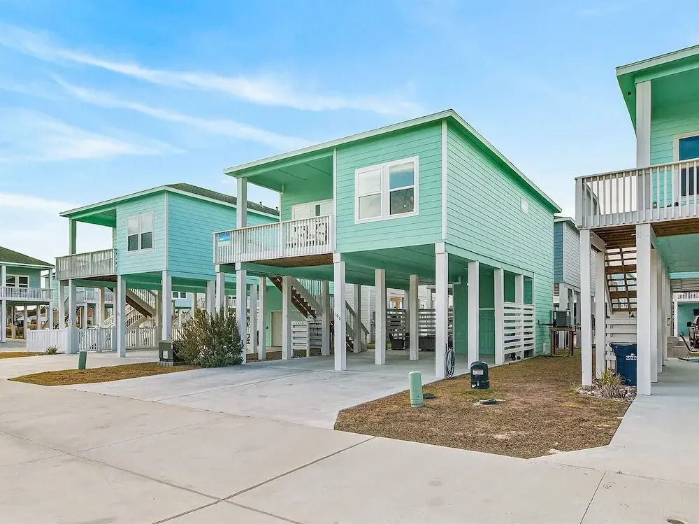 Turtle Cove 3 Bedroom Home by RedAwning