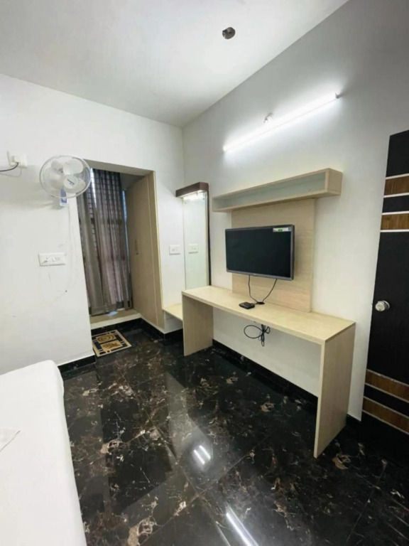 iROOMZ S Silver Suites