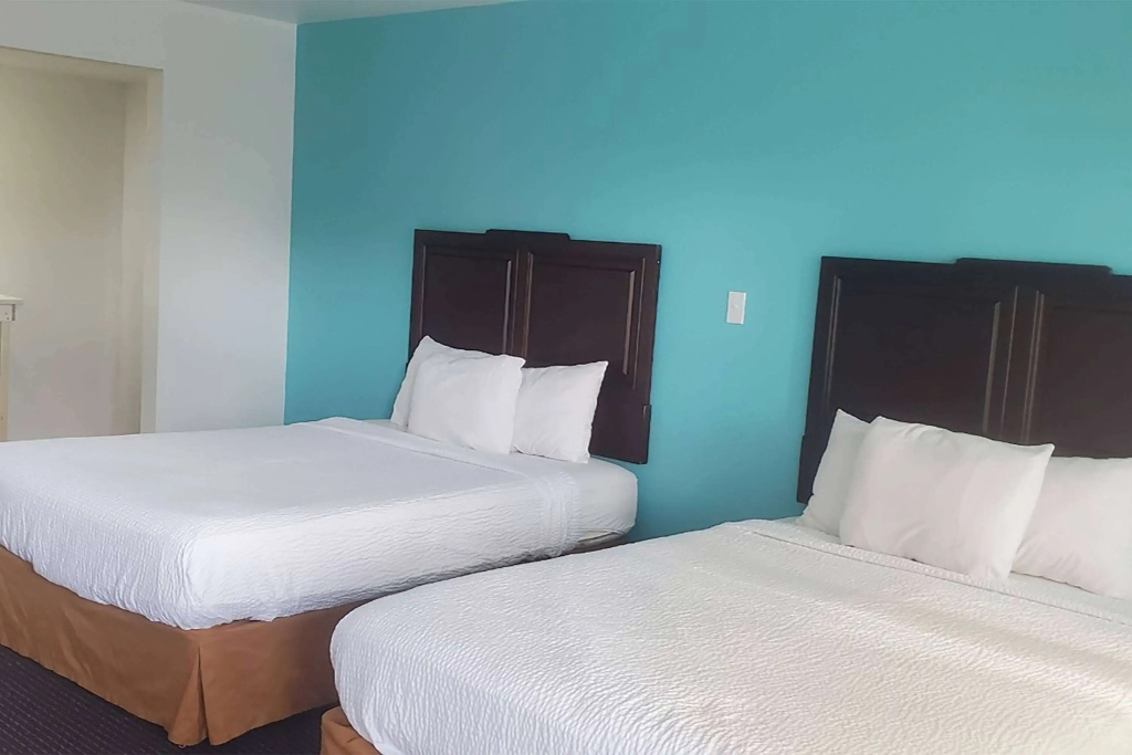Travelodge by Wyndham Livonia Canton Novi Detroit Area