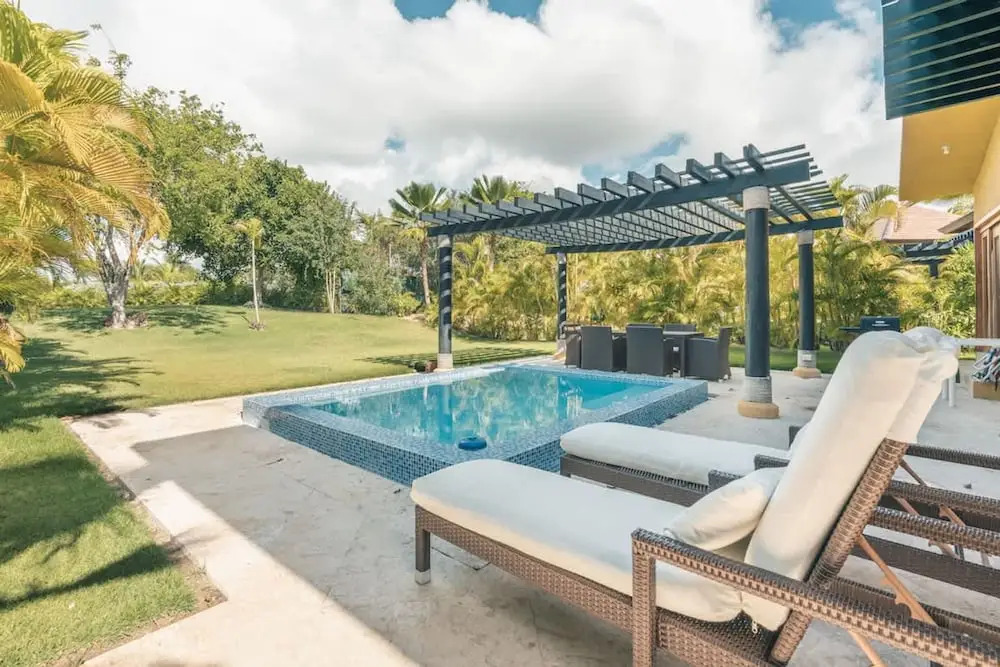 Tropical Villa With Pool at Green Village B843