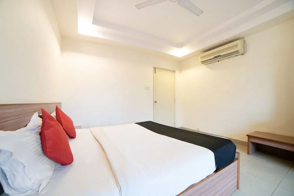 Capital O 45597 Hotel Riya Grand