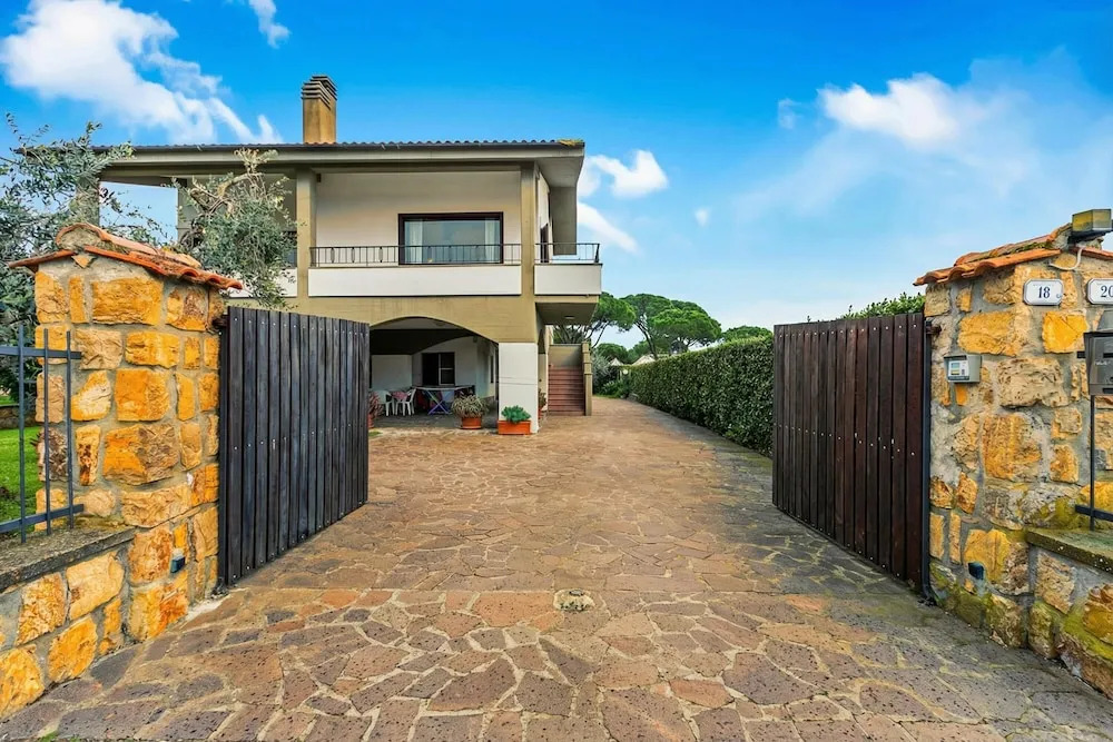 Villa Adriana Capalbio with A/C, BBQ and Parking - Happy Rentals