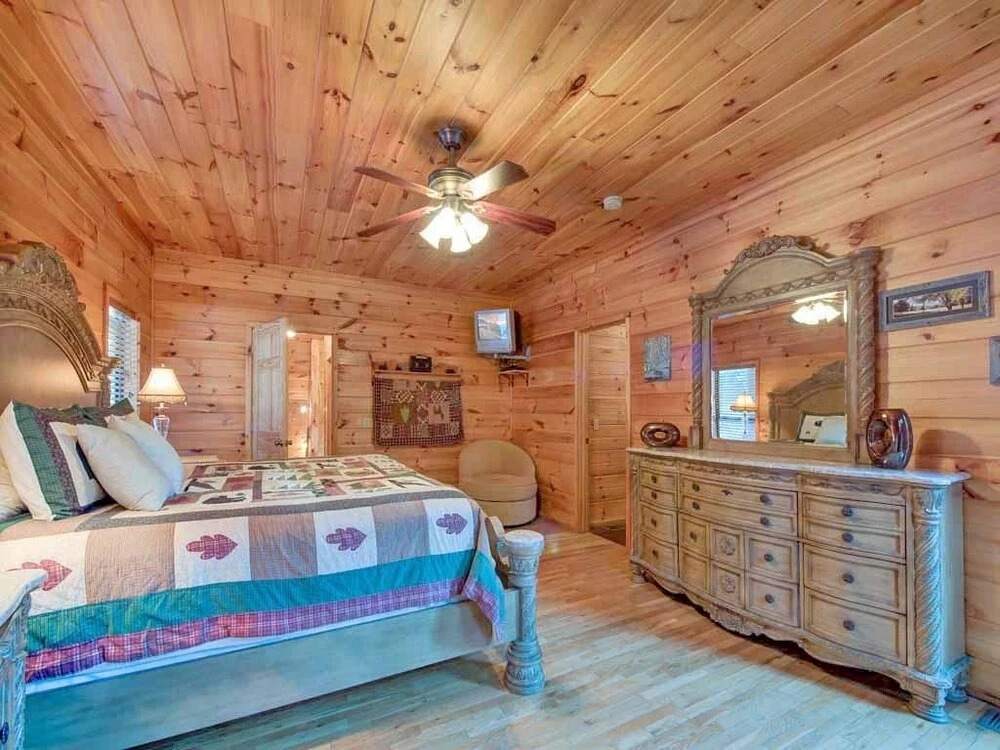 Smokerise Lodge 5 Bedroom Home with Hot Tub