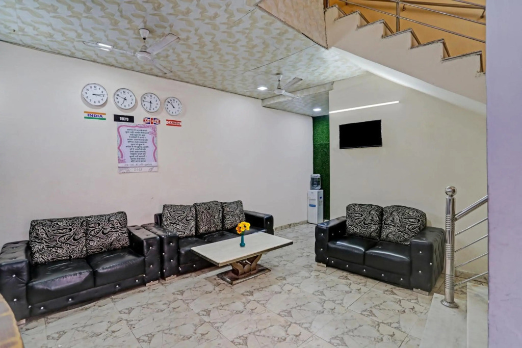 OYO Flagship 70376 Hotel The Flash