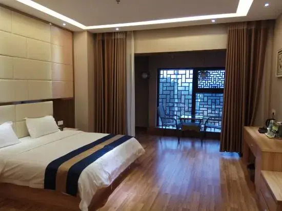 Yingshan Tianxiao Station Hotel