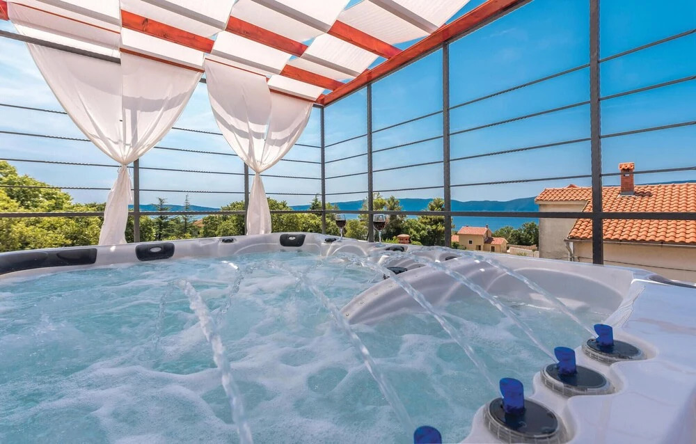 Nice Home in Pinezici with Hot Tub, WiFi & 4 Bedrooms