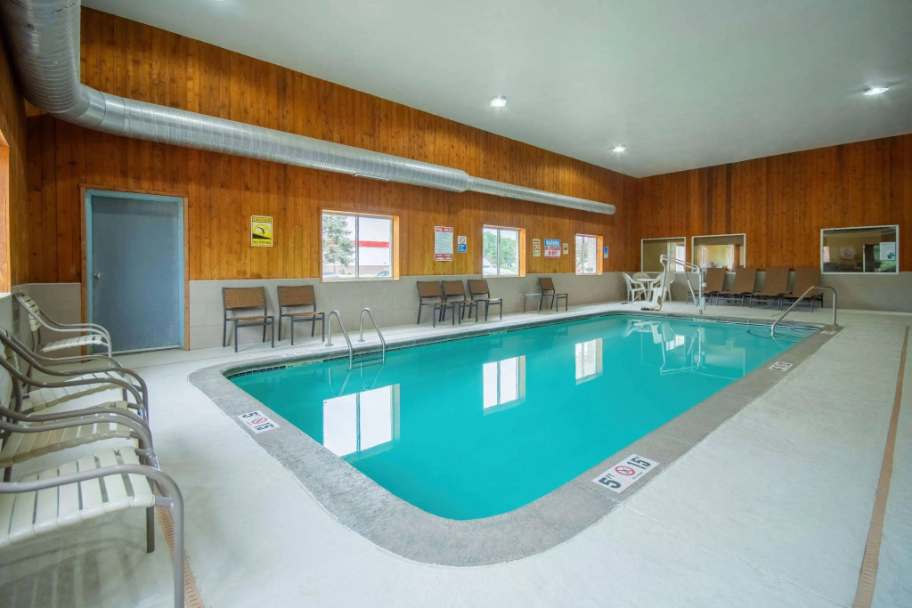 Days Inn by Wyndham Evansdale Waterloo