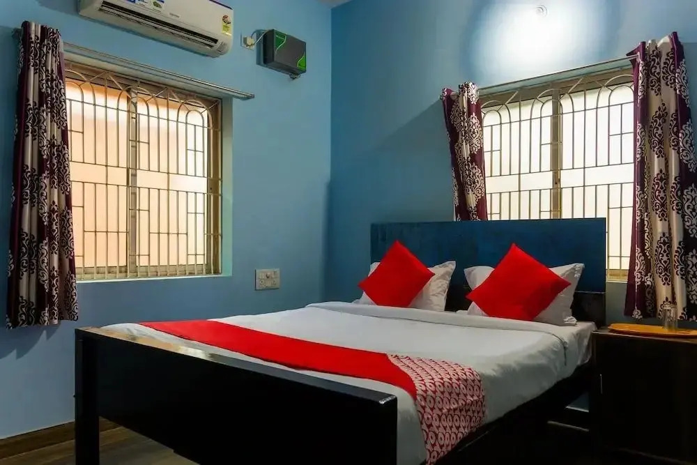 Royal Blues by OYO Rooms