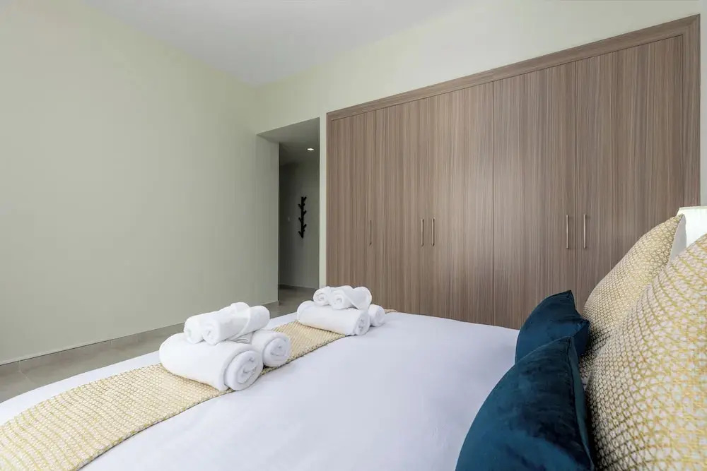 Waves - Stylish 1BR Close to IMG World & Global Village
