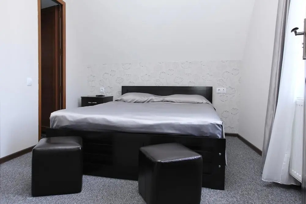 7 Rooms