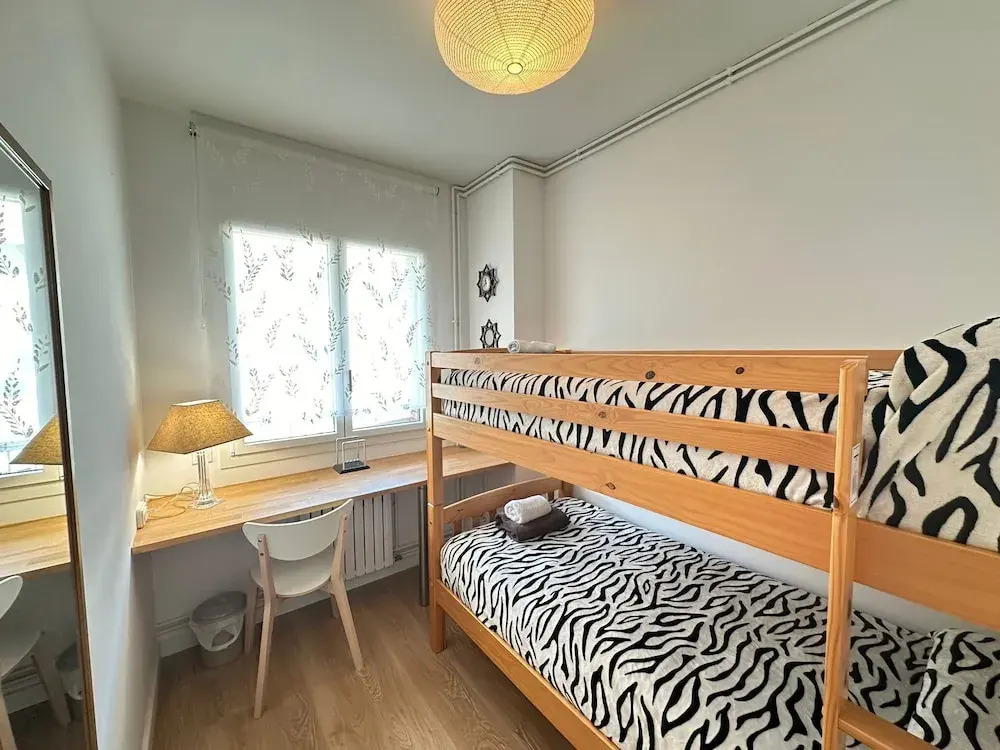 Rooms in Apartment Borrell