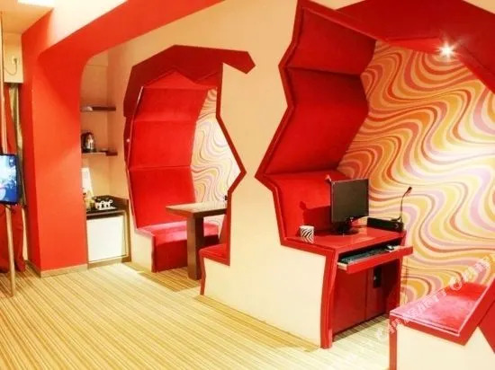 Zhiling Homestay (Five Star Street City Center)