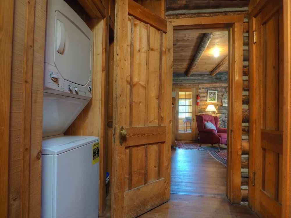Maccracken Stead -- Ev #3259 2 Bedroom Cabin by RedAwning