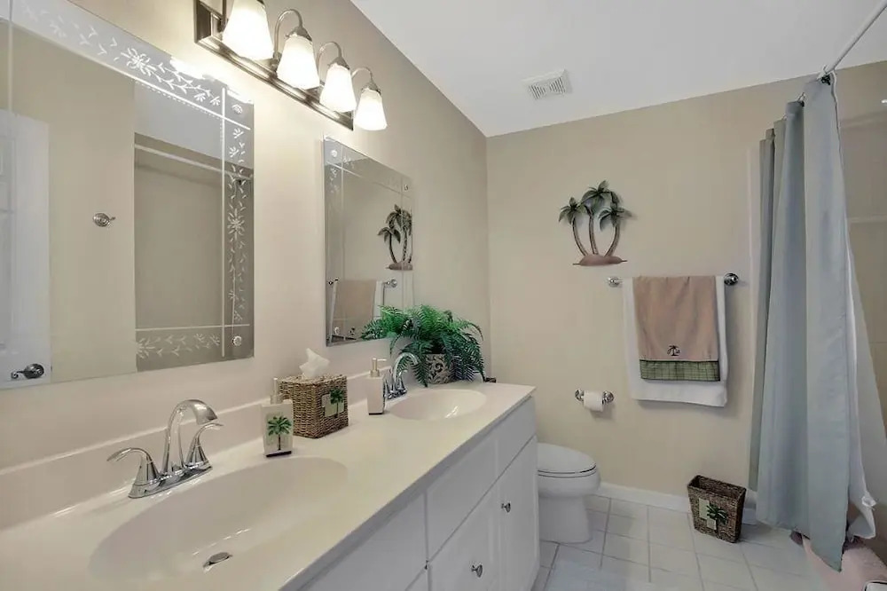 Piccadilly Cir Home
