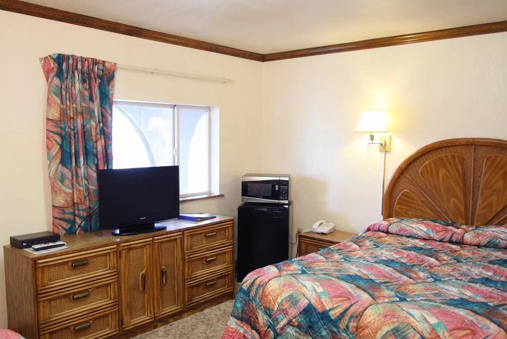 Dove Creek Inn