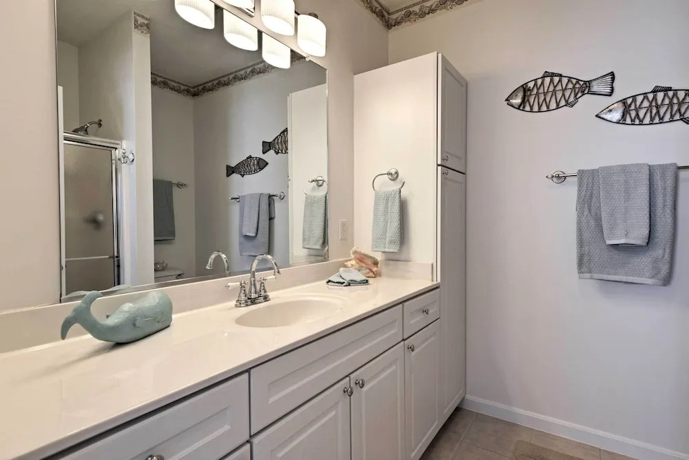4 Mi to Beaches: Luxe Coastal Resort Condo