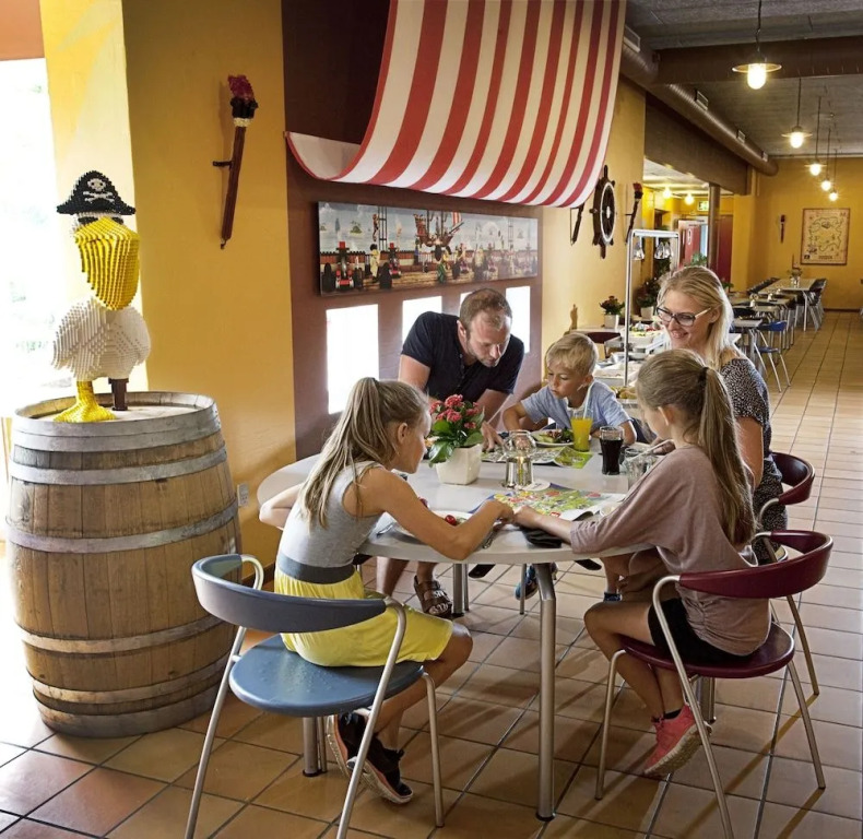 LEGOLAND Wilderness Barrels & Cabins