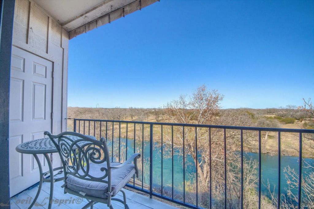 Seele Street River Retreat SS B11
