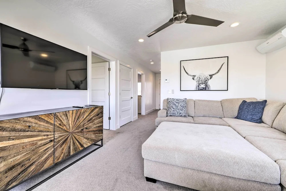Spacious St. George Townhome w/ Grill & Views!