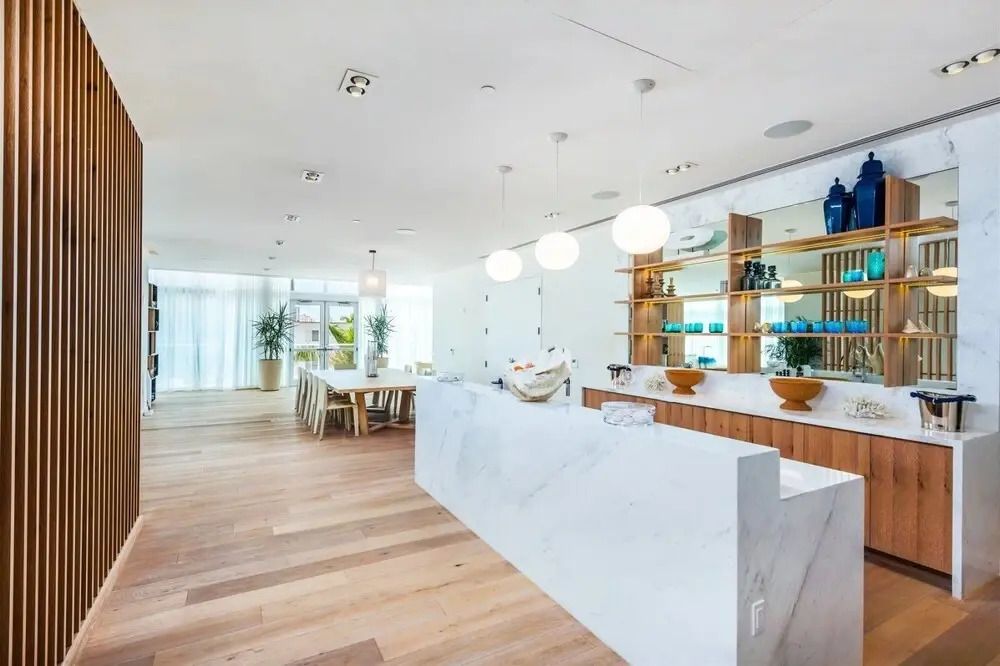 Top Fort Lauderdale Condo 9th Floor - Private and Sanitized, Hotel Amenities, Free Parking for Stays Over 27 Days, 400 ft From the Beach. Hosted by Super Host!