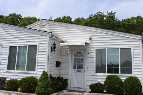 Krystal Penguin Inn