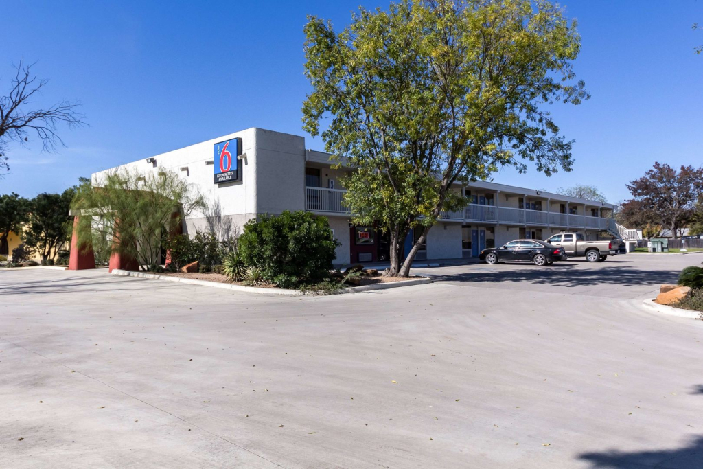 Motel 6-Uvalde, TX