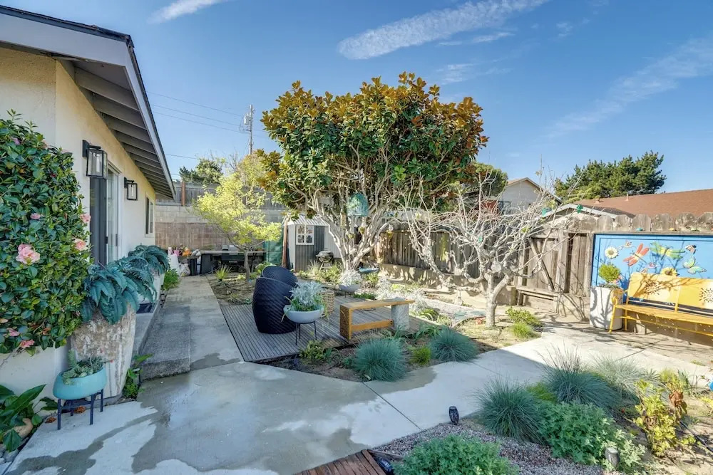 Seaside Home w/ Hot Tub & Patio: Close to Beaches!