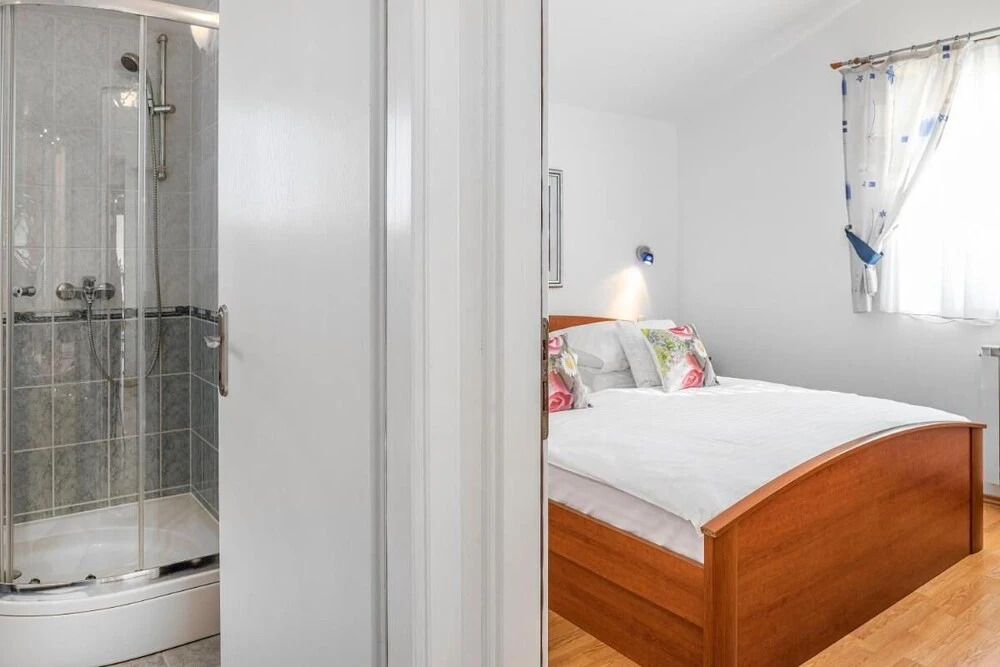 Barun Apartments - One Bedroom Apartment With Terrace and Sea View