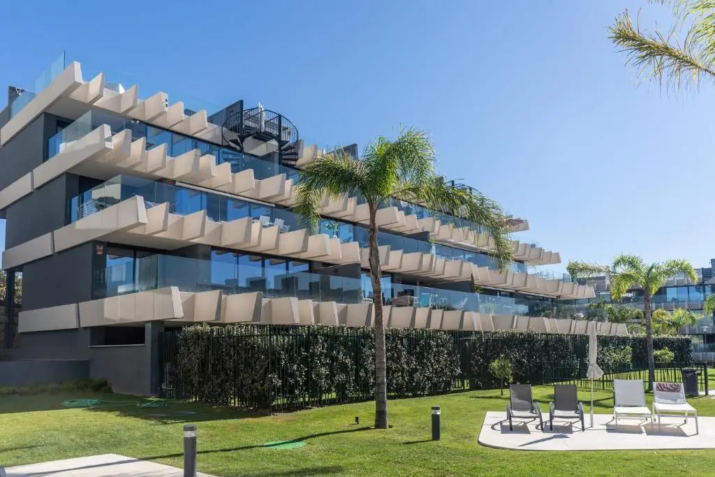Modern 3bed apartment with sea view