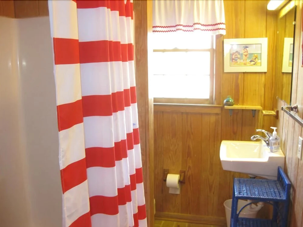 Granny's Beach House - 6 Br Home