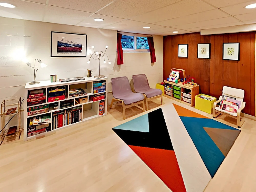 3BR Mountain View House in Seattle by RedAwning