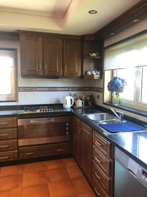 Beautiful detached villa with private pool, Fibre Wi-fi, garden, games room & BBQ