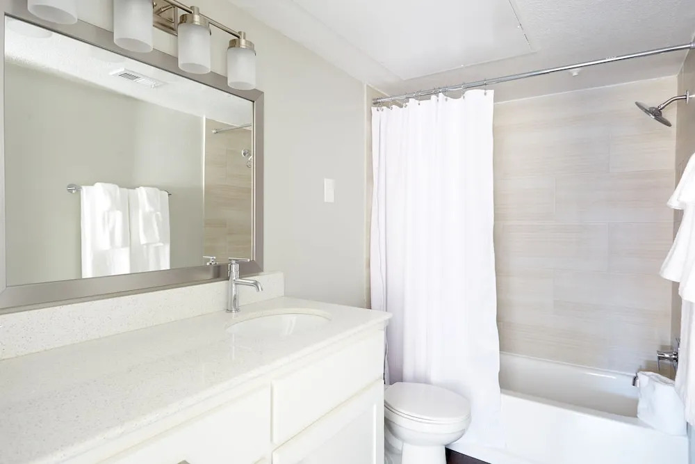 Deluxe Braeswood Place Suites by Sonder