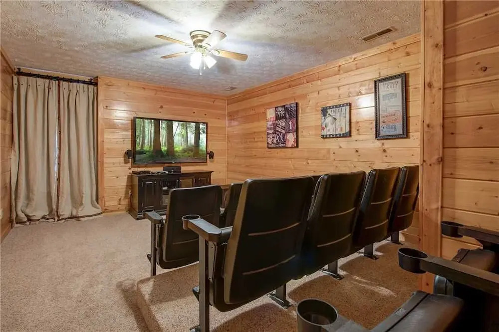 Dreamscapes 5 Bedroom Mountain View Home with Hot Tub