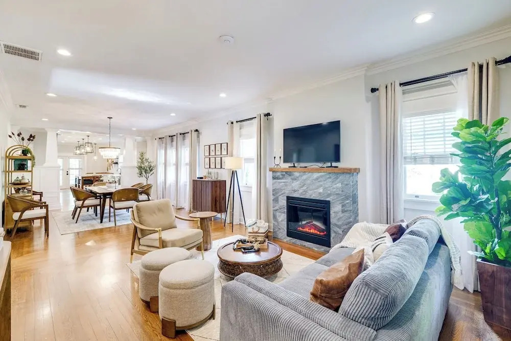 Renovated, Stylish Retreat w/ Patio in Lakeland!