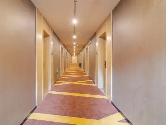 IU Hotel (Jinan Railway Station)