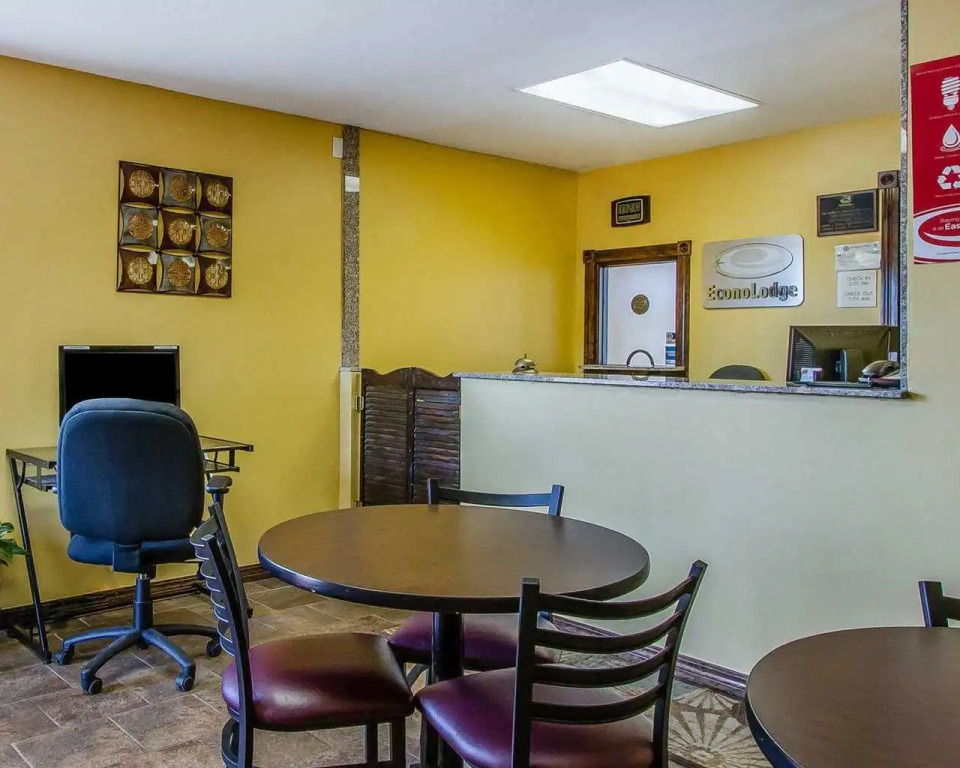 Econo Lodge Purcell