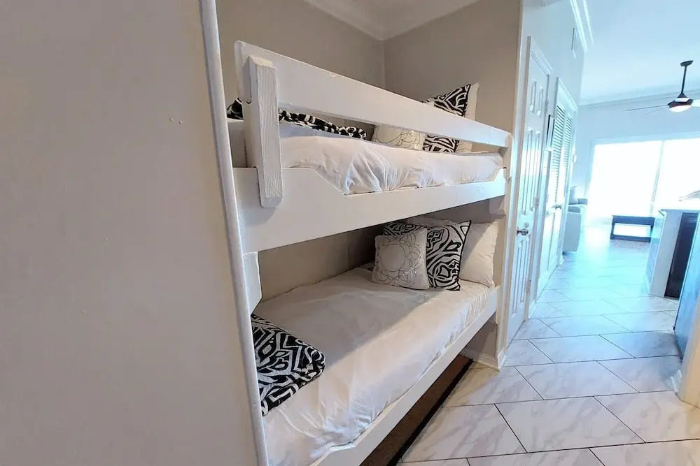 Royal Palms 1306 1 Bedroom Condo by RedAwning