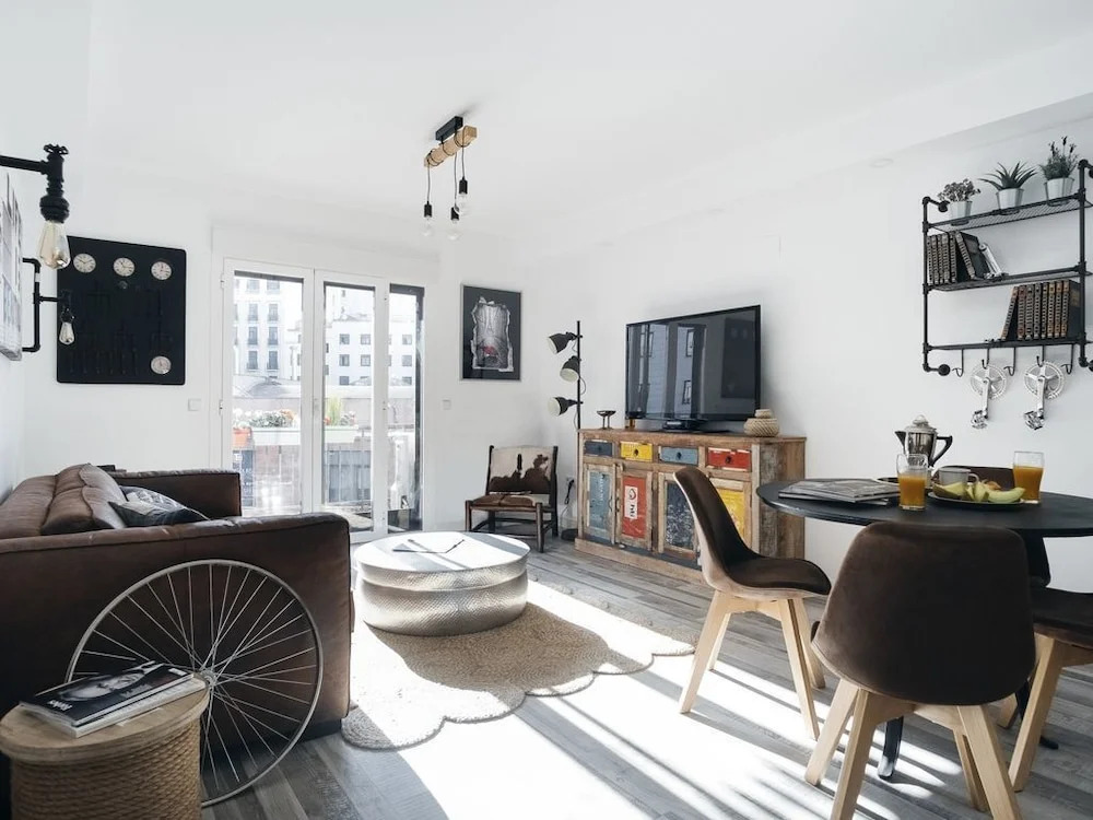 Iakai Homes 1BR 1BT Harley