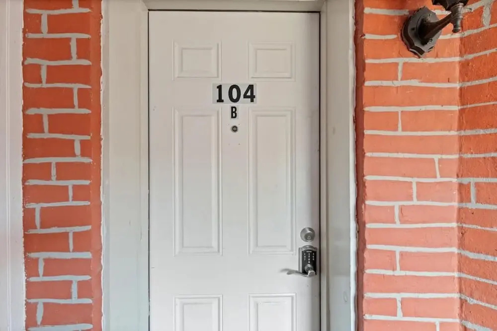 Entire 1-br Apt in Noma Eckington