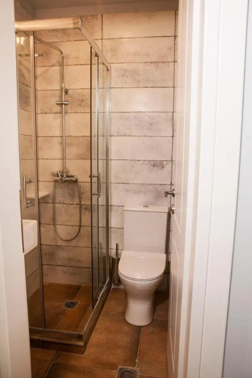 Lovely 1st Fl. Apt, with Balcony in Pagrati