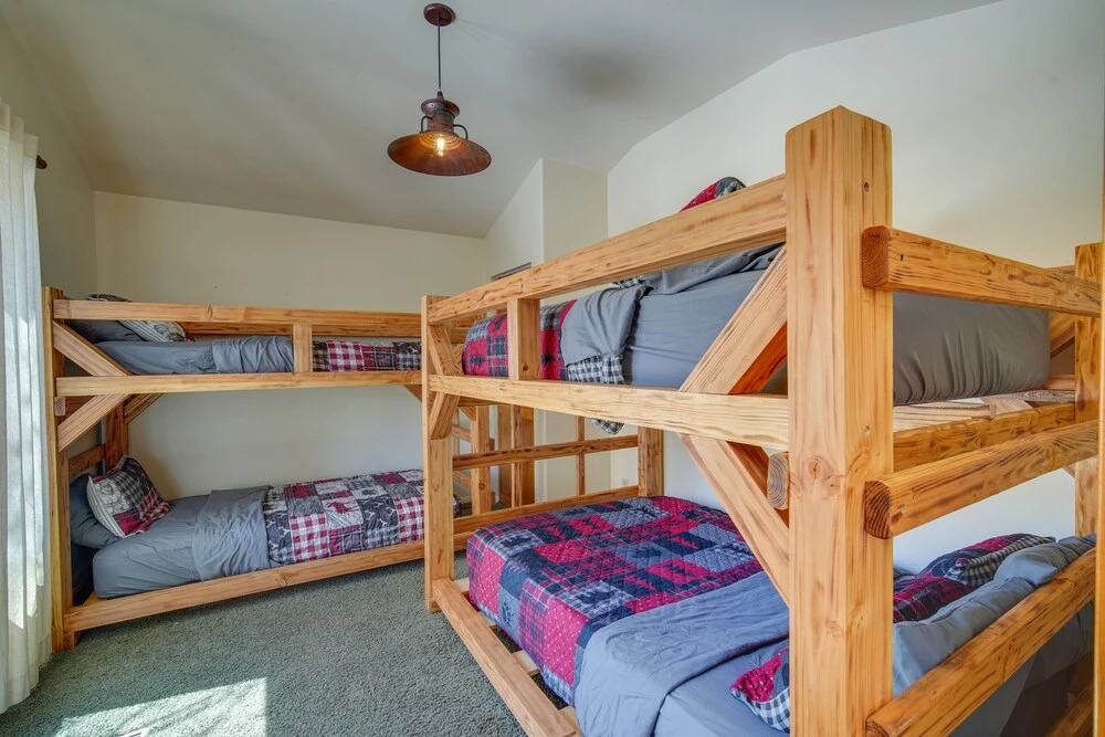 Spacious Big Bear Cabin Rental - 1 Mi to Lake!