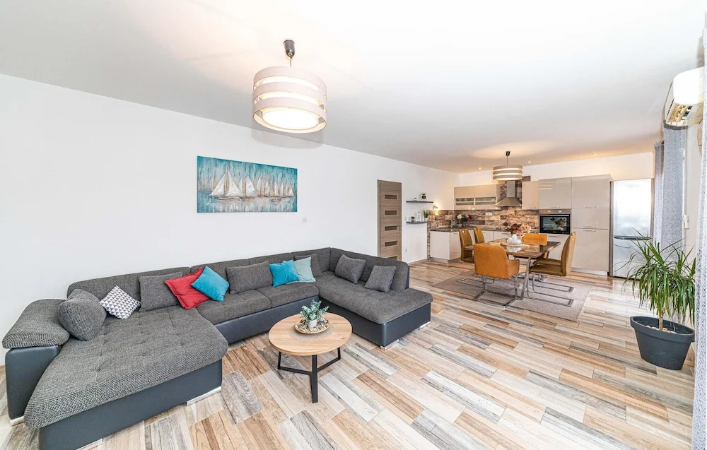 Nice Home in Okrug Gornji With 5 Bedrooms, Wifi and Outdoor Swimming Pool
