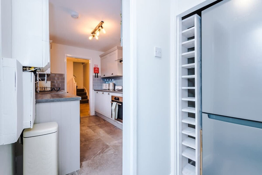 NEW Stylish Home City Centre Location Sleeps 6