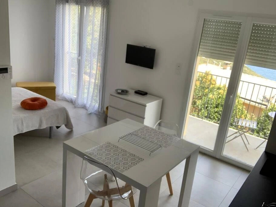 Studio au coeur du village de Poretto